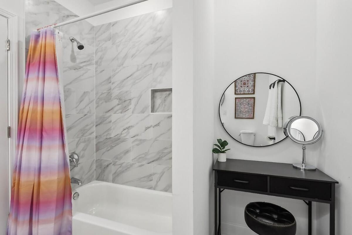 Apartment Spacious 10br Nola Home, Perfect For Groups, King Bed New Orleans