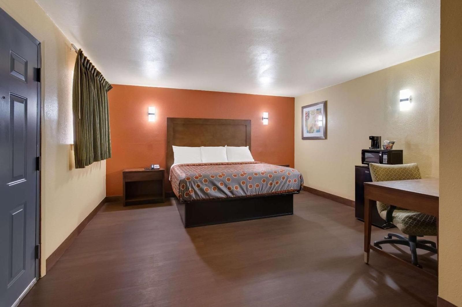 Relax Inn & Suites Hotel
