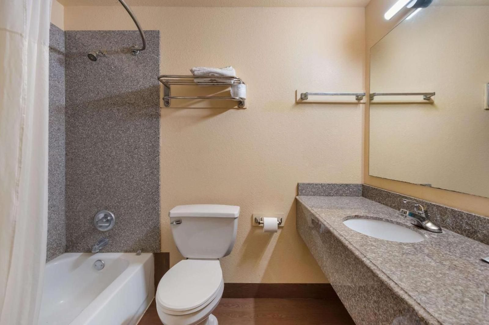 Relax Inn & Suites