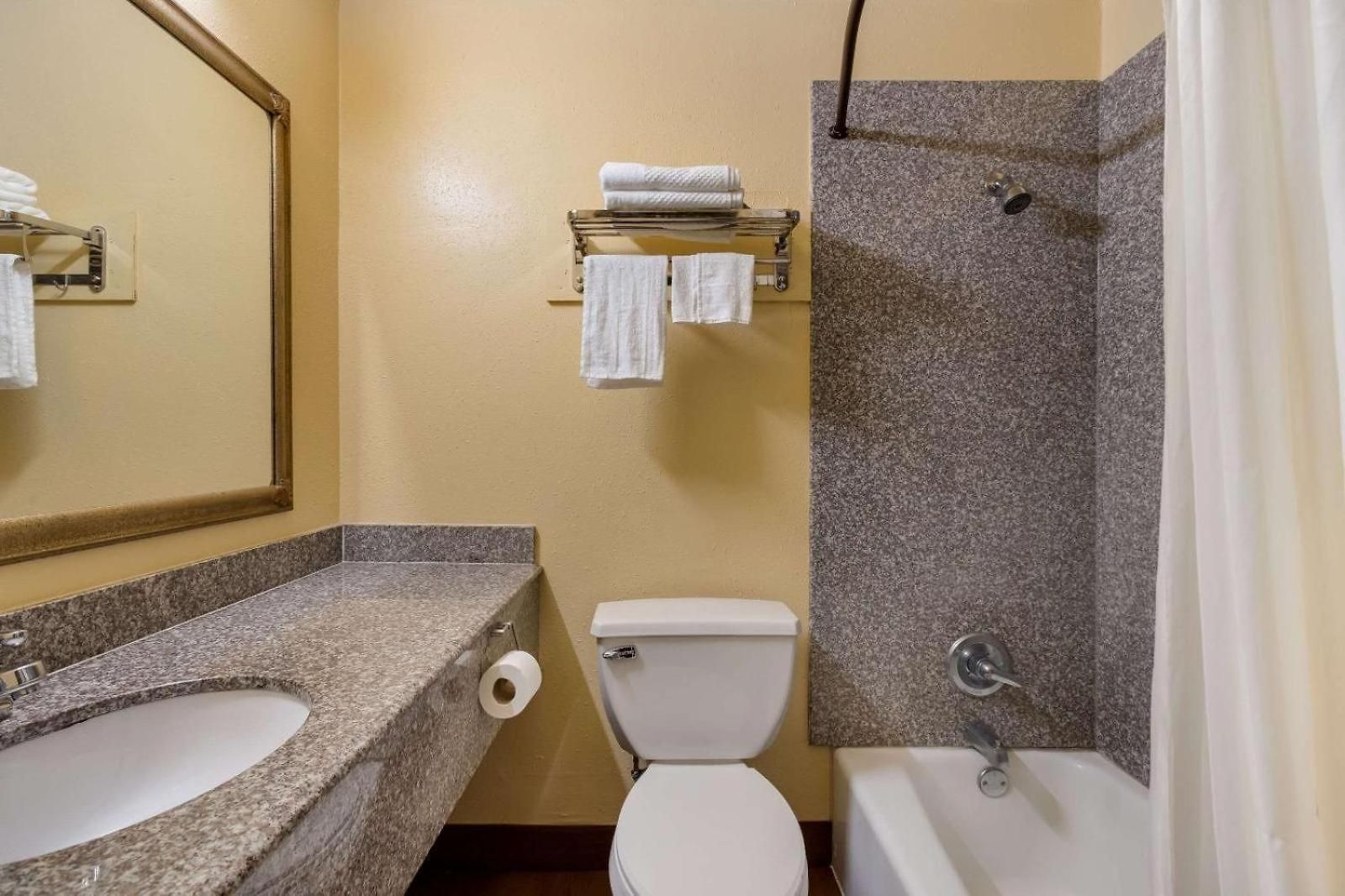 Hotel Relax Inn & Suites