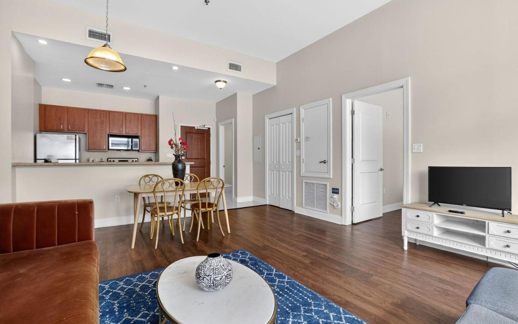 Apartment Roami At Duncan Plaza