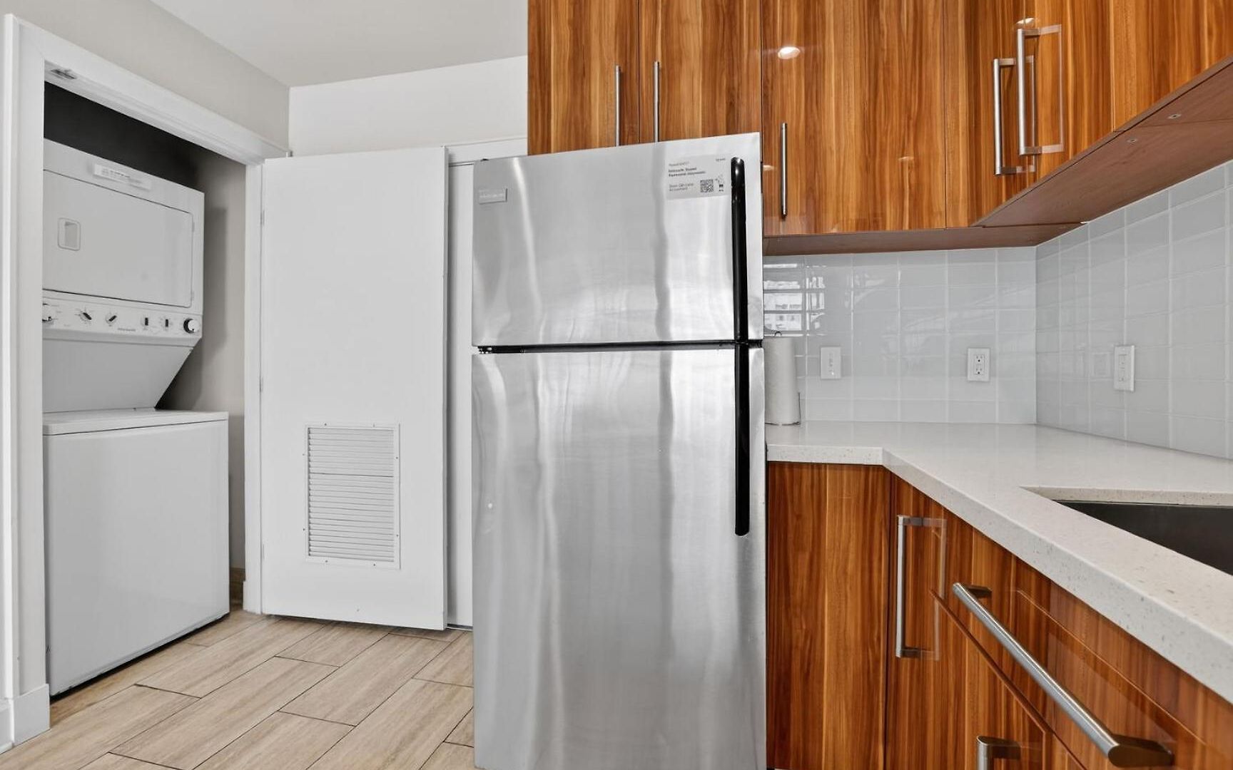 Apartment Roami At Duncan Plaza