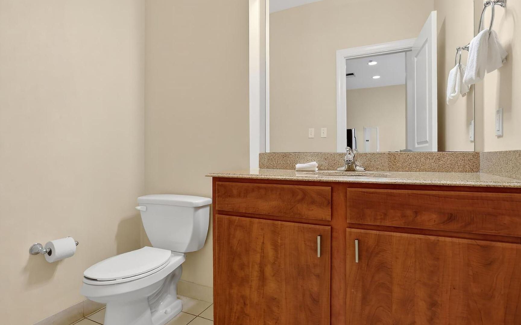 Apartment Roami At Duncan Plaza