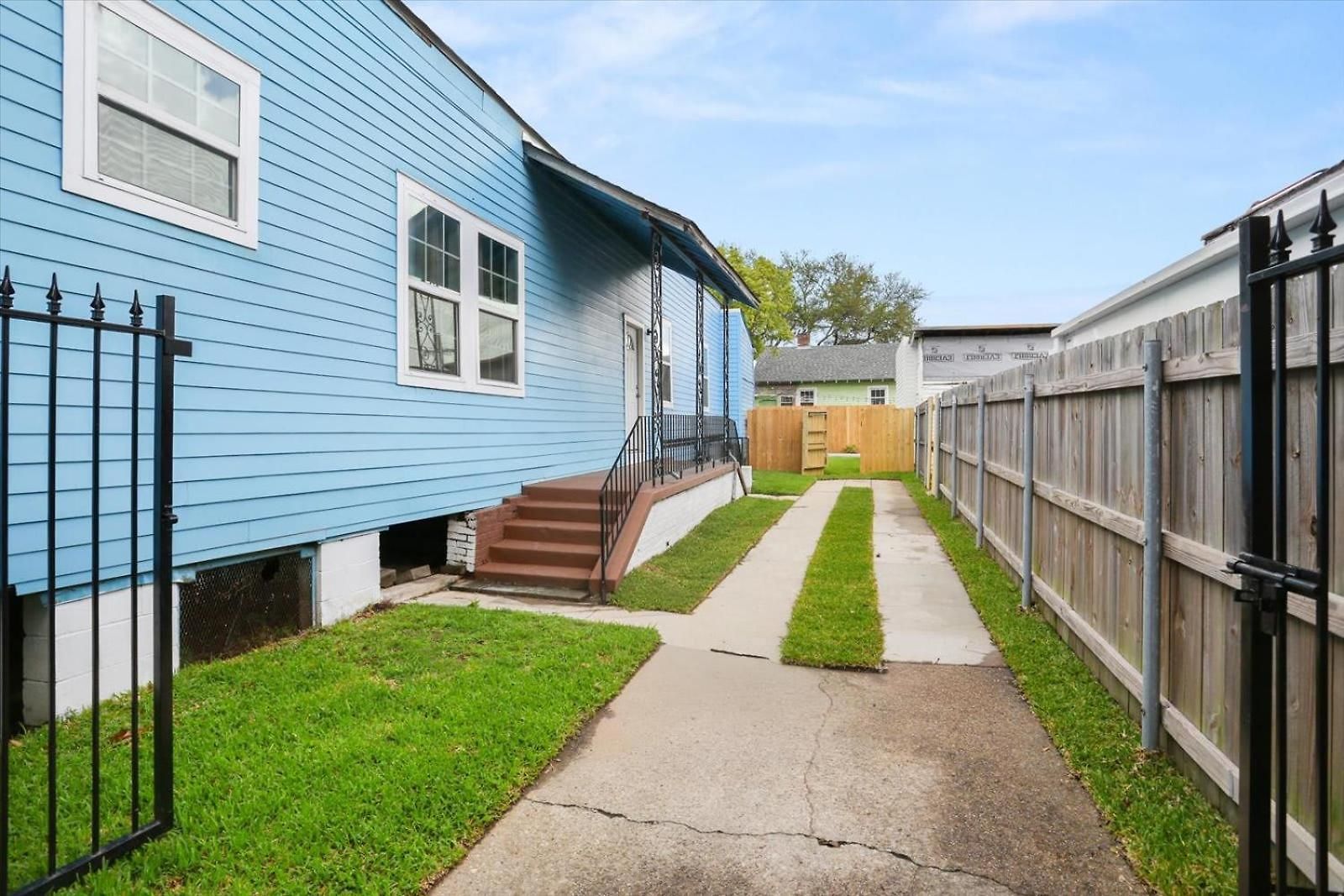 Sunny 5bed W Parking And Direct Streetcar Access Holiday home