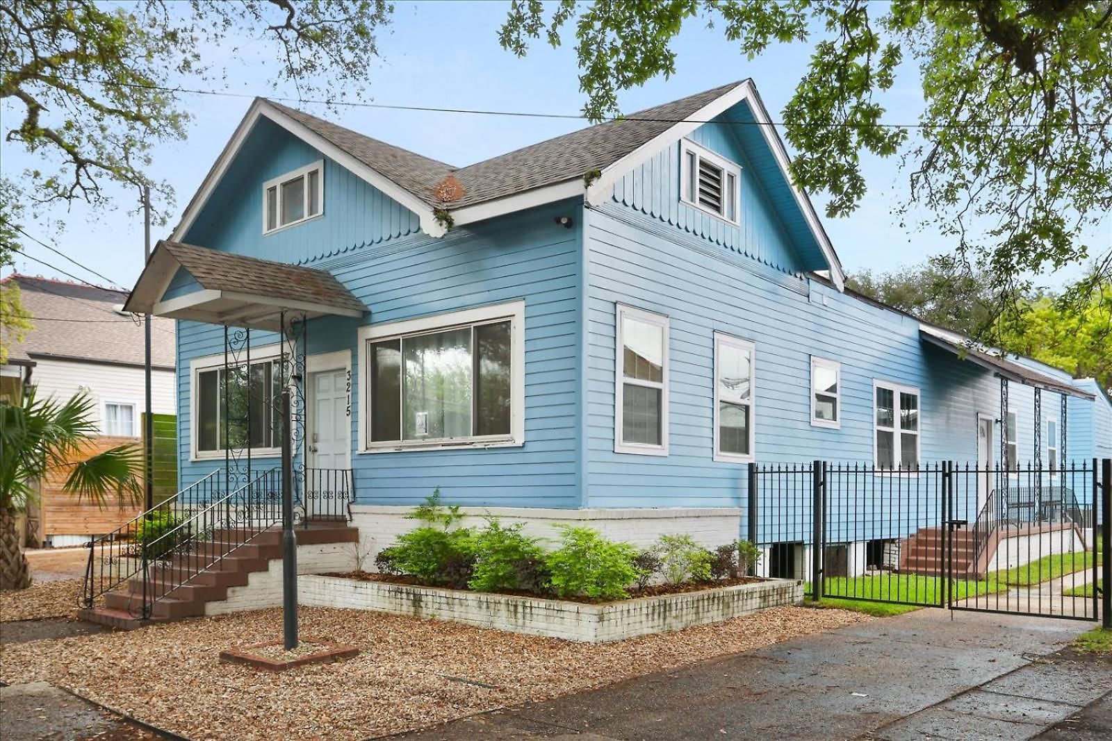 Holiday home Sunny 5bed W Parking And Direct Streetcar Access