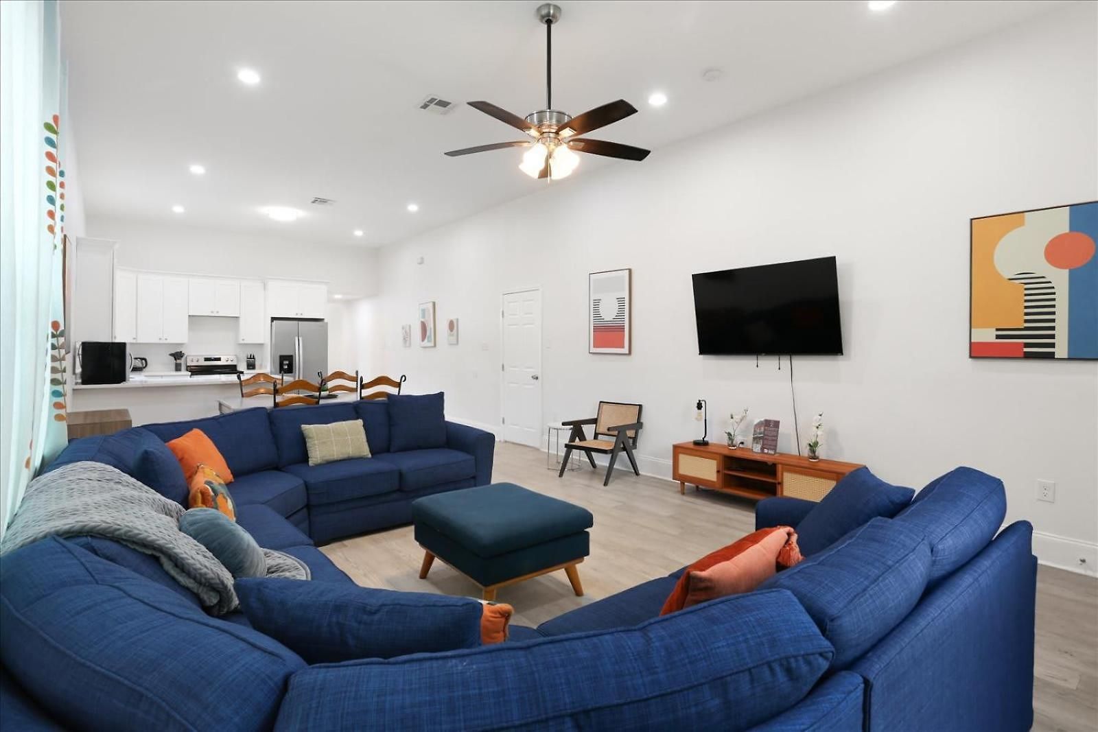 Sunny 5bed W Parking And Direct Streetcar Access *
