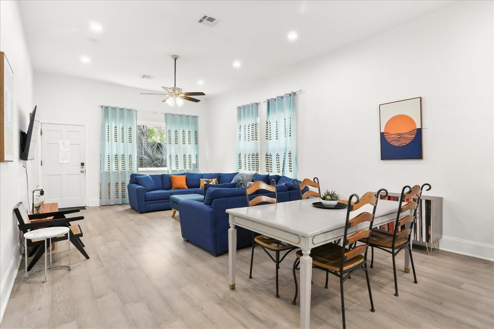 Sunny 5bed W Parking And Direct Streetcar Access Holiday home