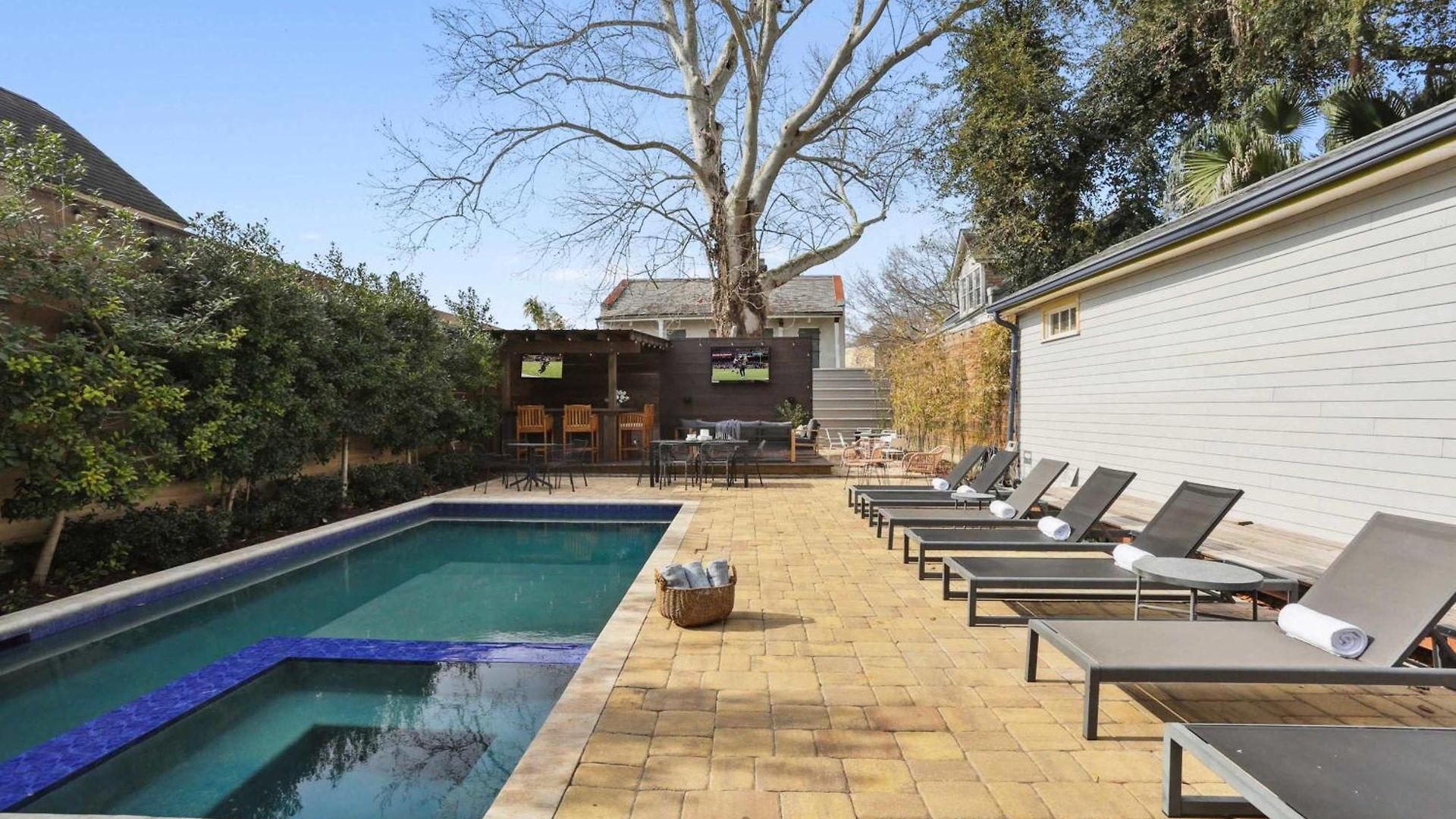 Holiday home Historic 8br With Pool Hot Tub *