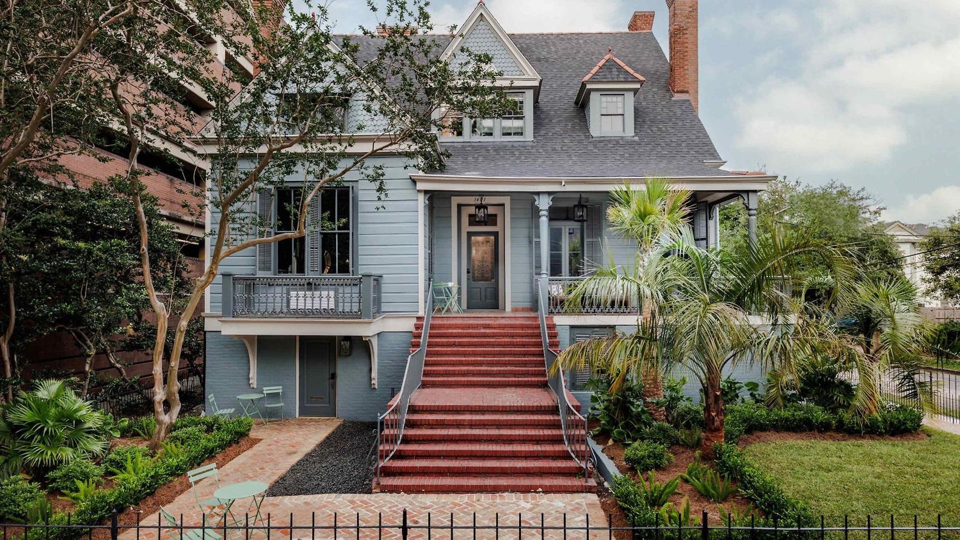 Holiday home 18 Bedroom Garden District Mansion Shared Pool