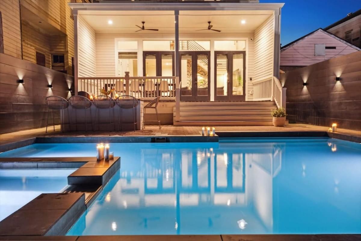 Gorgeous Grand With Heated Pool