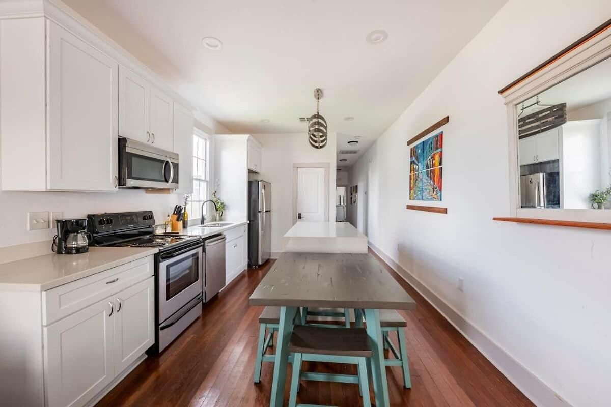 Beautiful Allen Toussaint Earhart Duplex * New Orleans