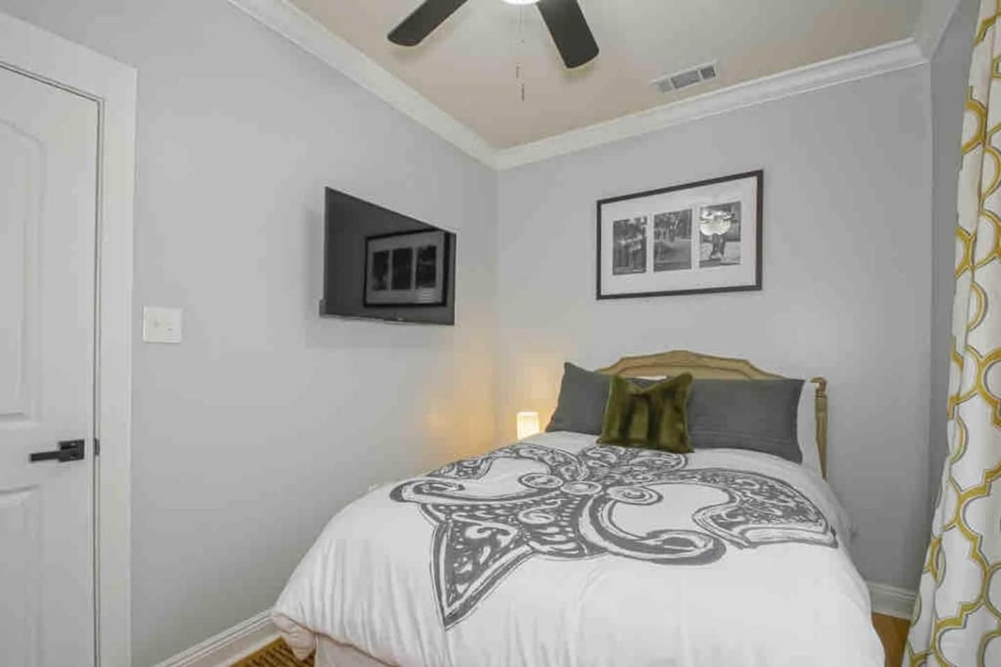 Holiday home Retreat W Patio & Fireplace Near Dome New Orleans