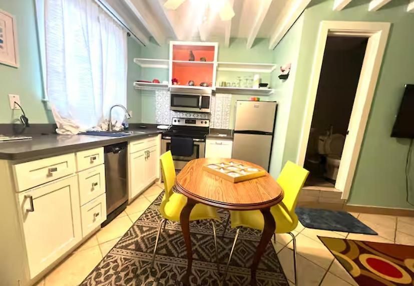 Petit Chateau Inn, French Quarter, Guest house *