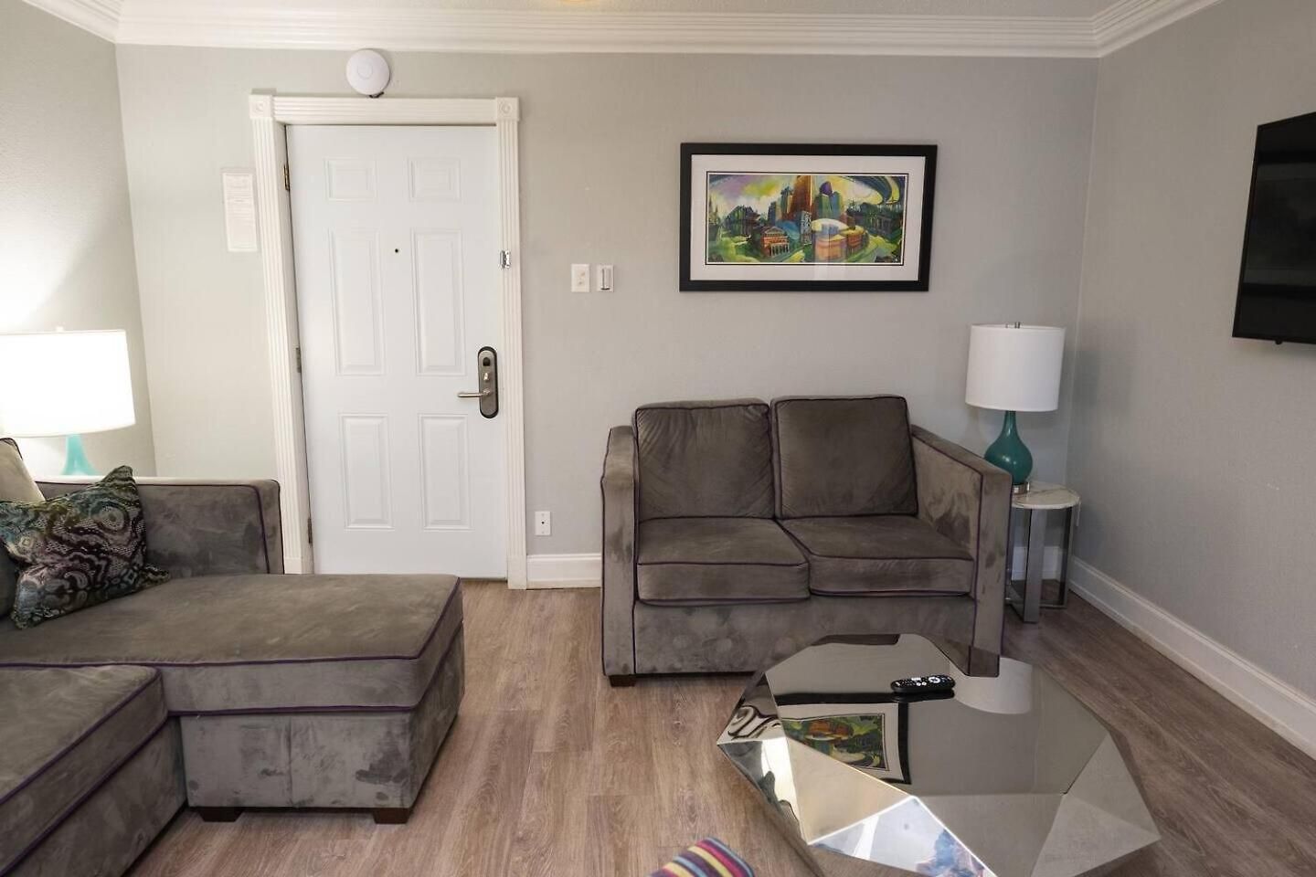 1br Frenchmen W Pool, Hot Tub & Balcony *