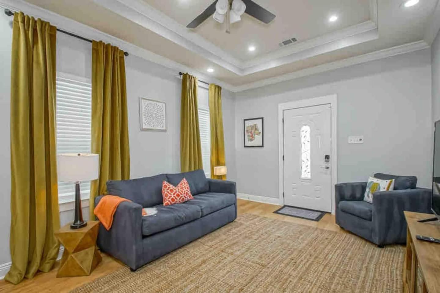 Retreat W Patio & Fireplace Near Dome *