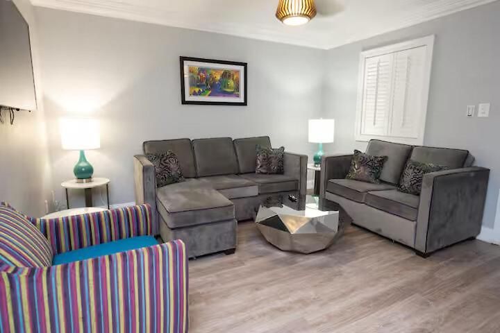 Chic 1br Retreat On Frenchmen Street W Pool Aparthotel