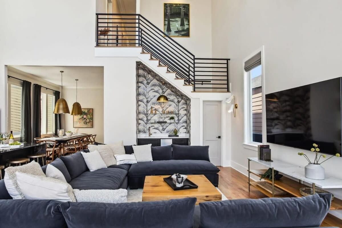 Gorgeous Grand With Heated Pool Holiday home *