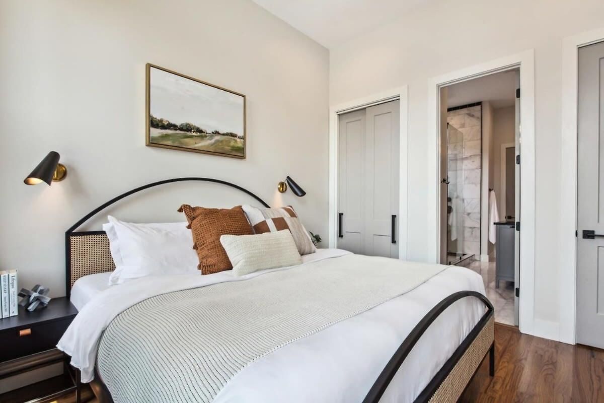 Gorgeous Grand With Heated Pool *