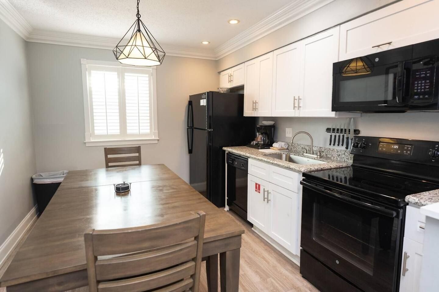 1br Frenchmen W Pool, Hot Tub & Balcony * New Orleans