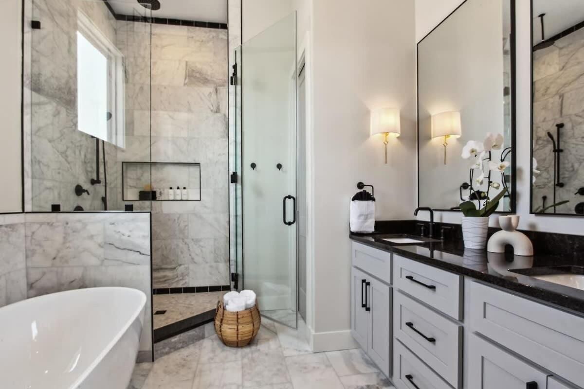 Gorgeous Grand With Heated Pool Holiday home New Orleans