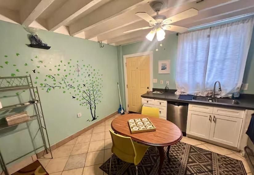 Petit Chateau Inn, French Quarter, Guest house *