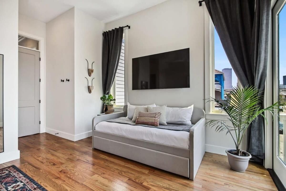 Gorgeous Grand With Heated Pool New Orleans