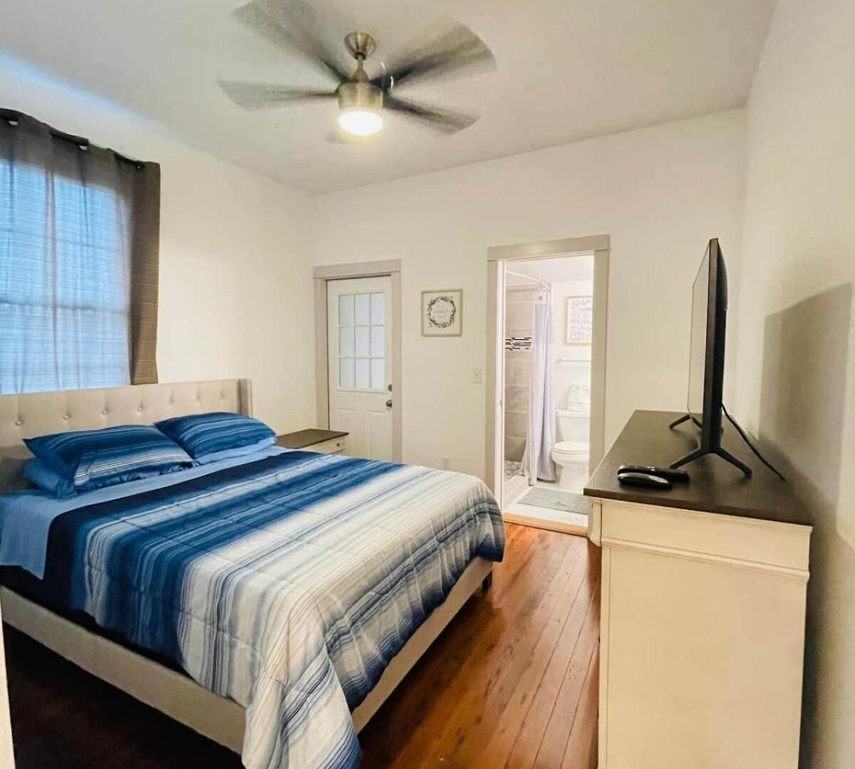 Beautiful Allen Toussaint Earhart Duplex Holiday home New Orleans