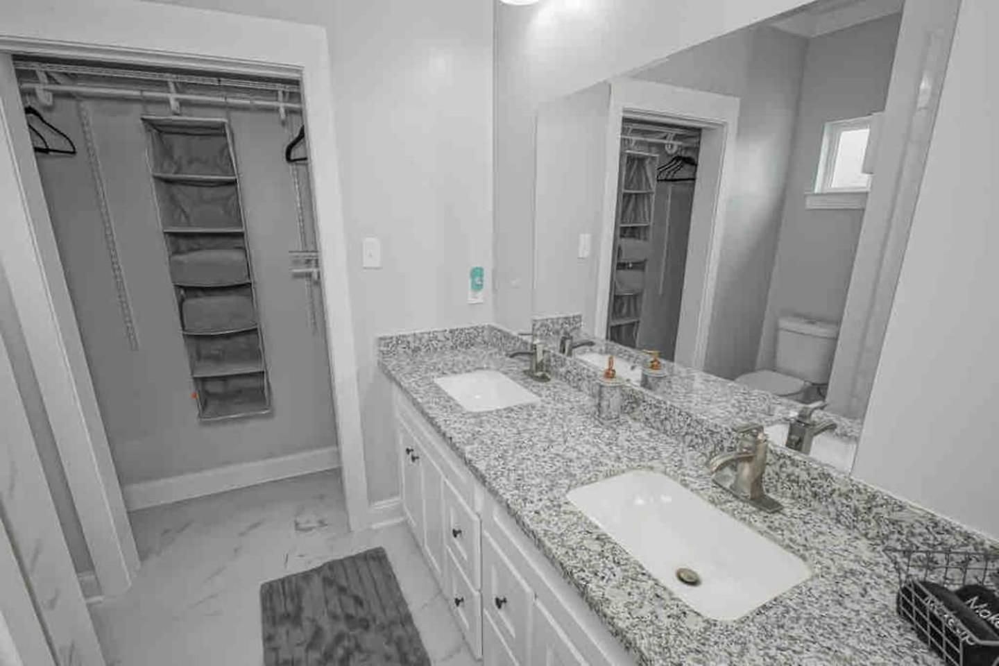 Retreat W Patio & Fireplace Near Dome * New Orleans