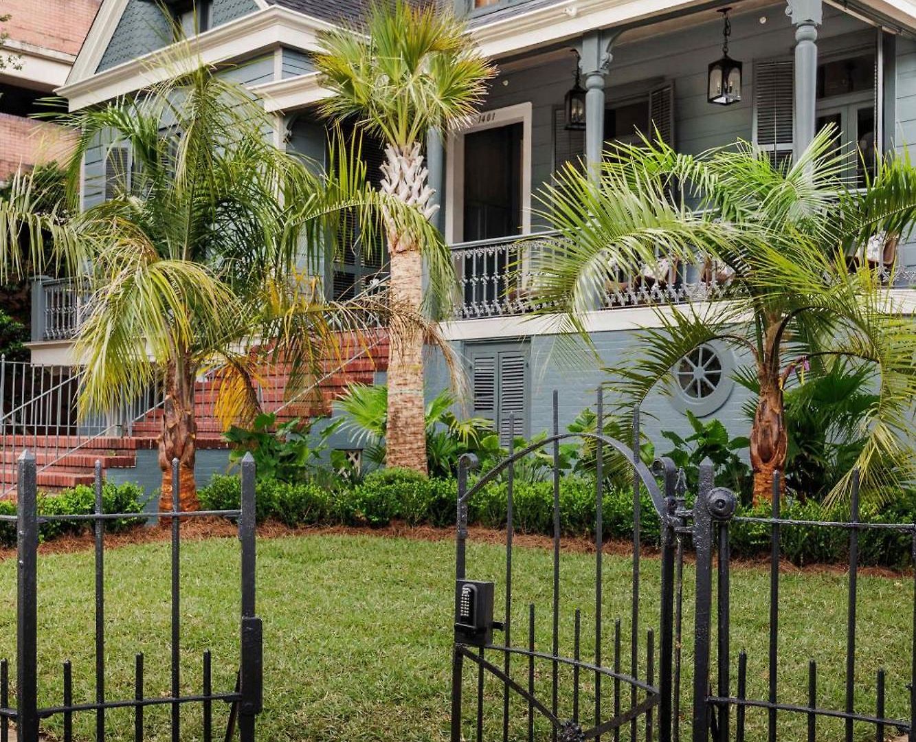 Luxe 6-bedroom Garden District Retreat Pool Holiday home *
