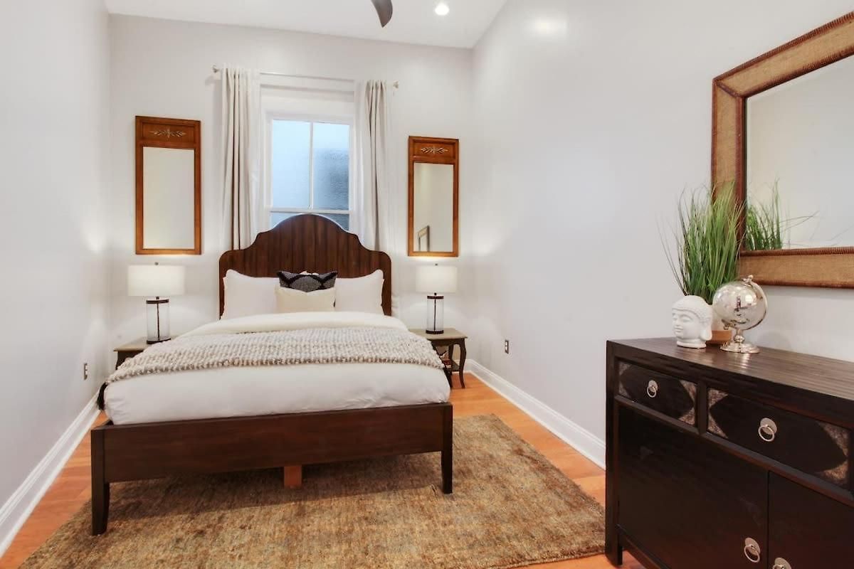 Historic 8br With Pool Hot Tub Holiday home