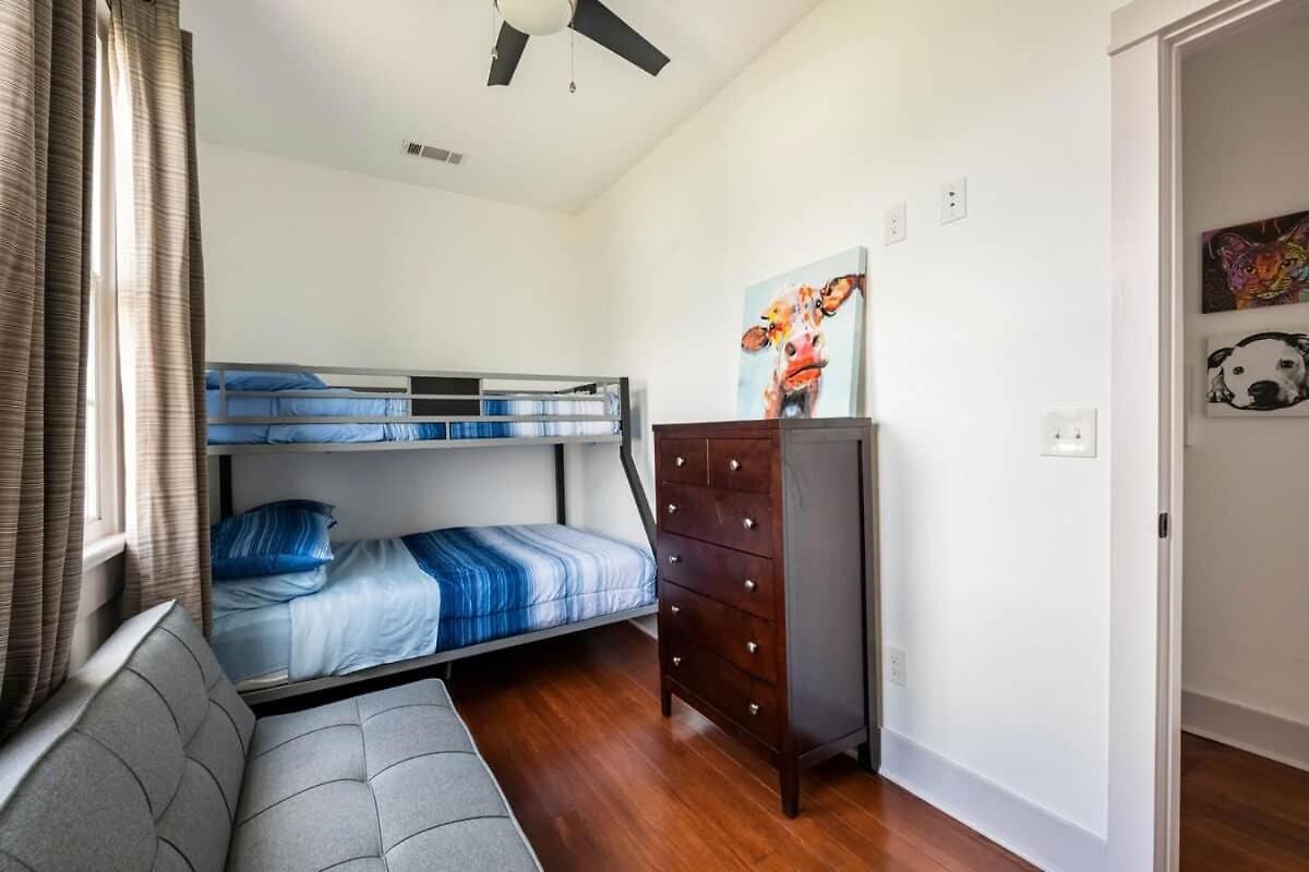 Beautiful Allen Toussaint Earhart Duplex Holiday home New Orleans