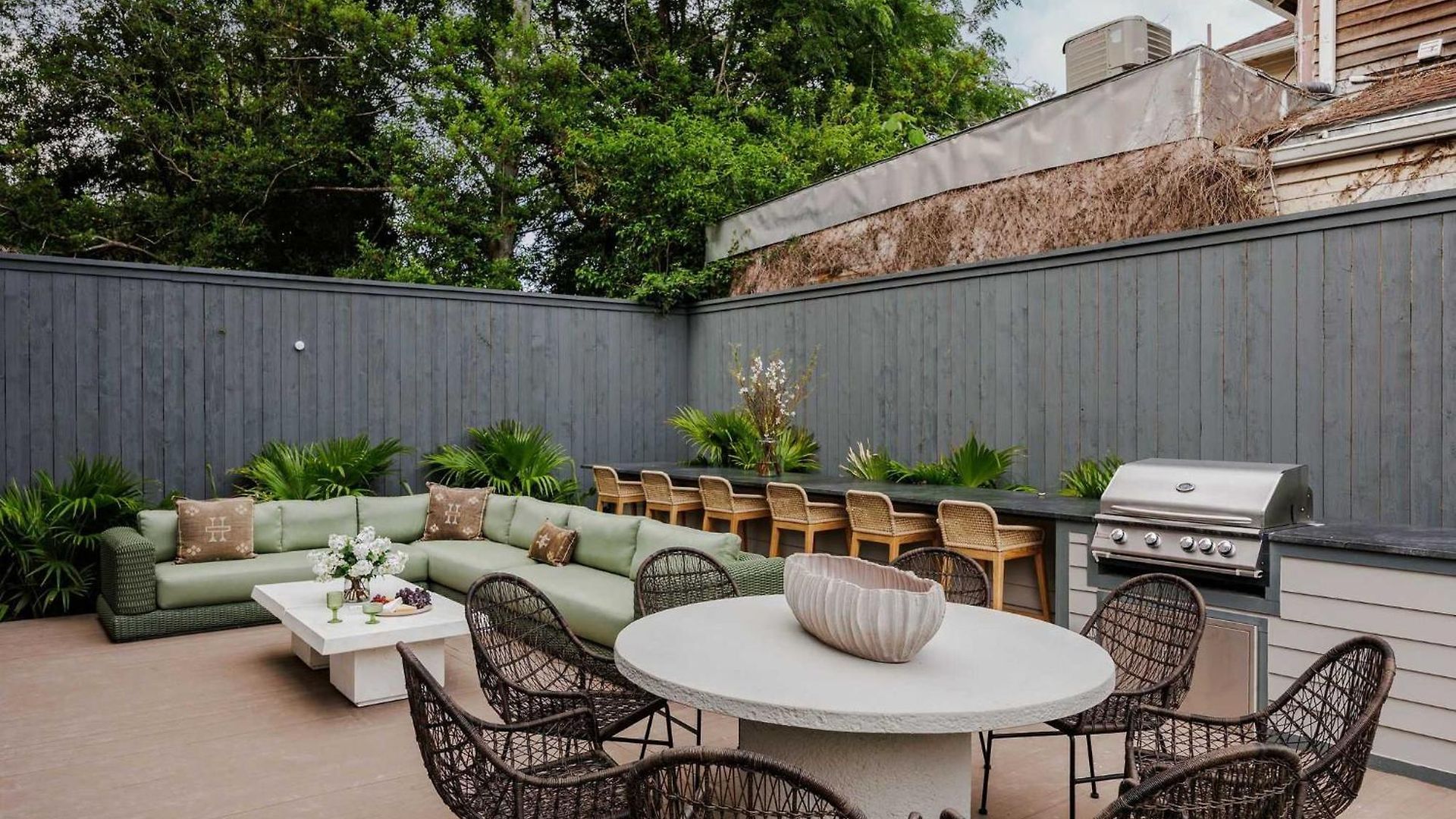 Luxe 6-bedroom Garden District Retreat Pool