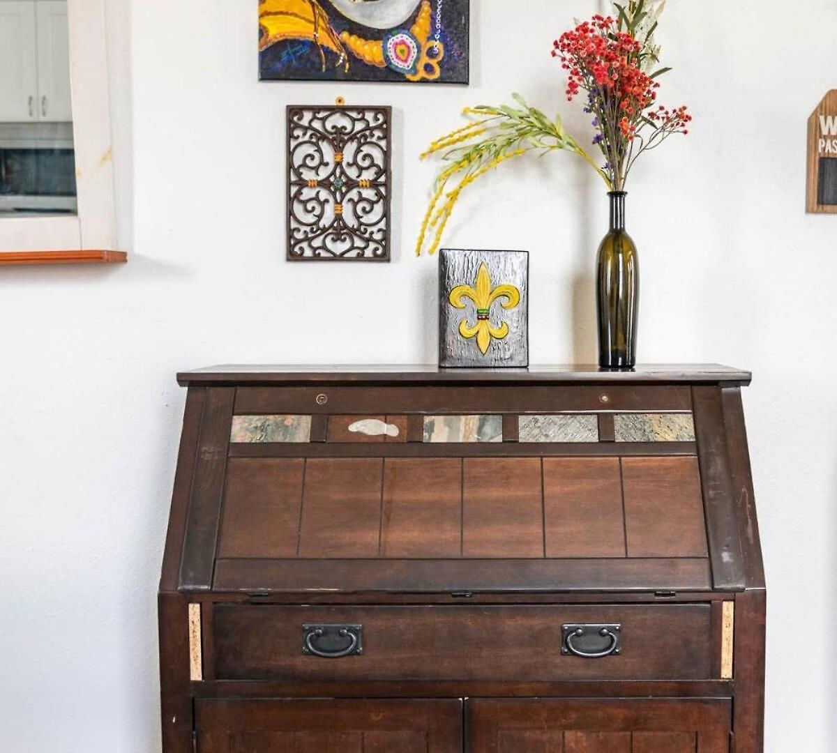 Beautiful Allen Toussaint Earhart Duplex Holiday home