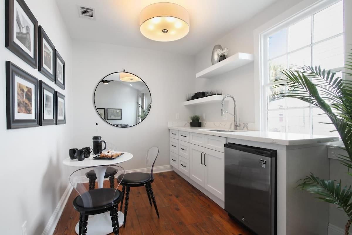 Historic 8br With Pool Hot Tub Holiday home