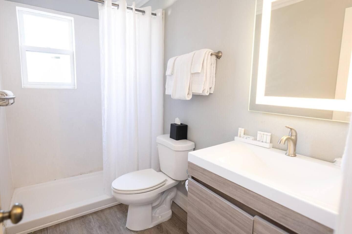 Aparthotel 1br Frenchmen W Pool, Hot Tub & Balcony *