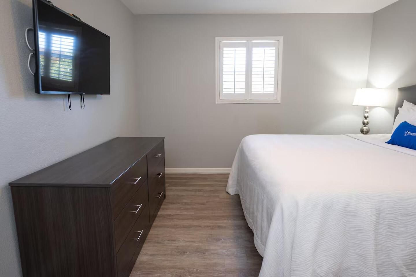 Aparthotel Frenchmen 2br W Pool & Free Parking 3*