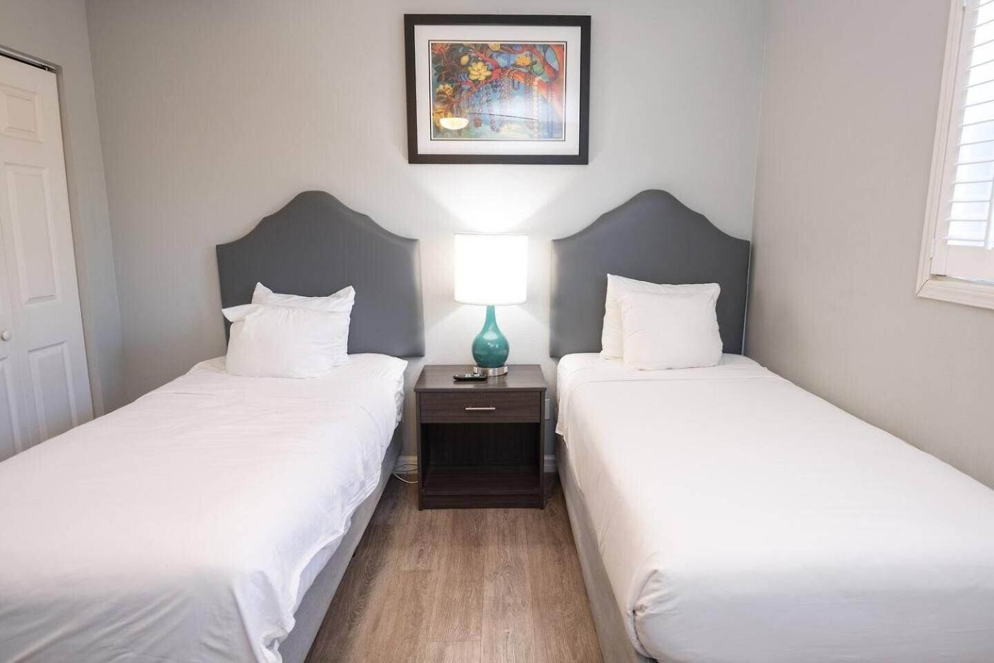 Frenchmen 2br W Pool & Free Parking 3*