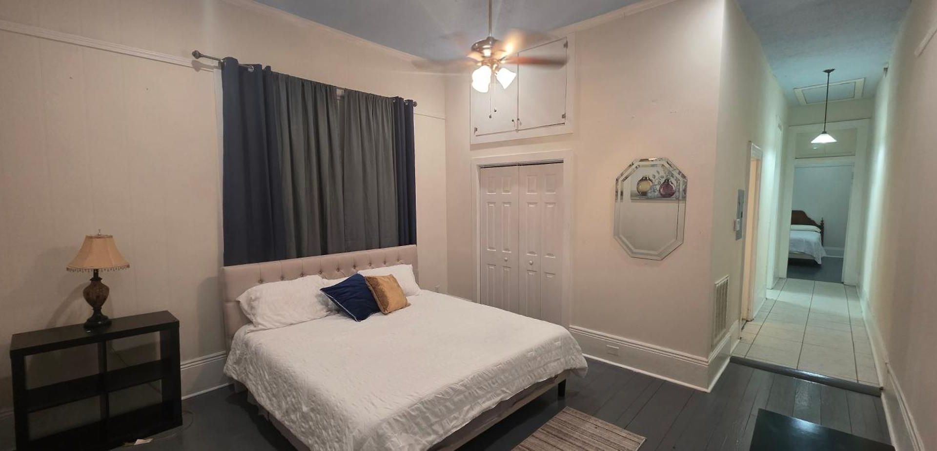2br Penthouse On Claiborne *