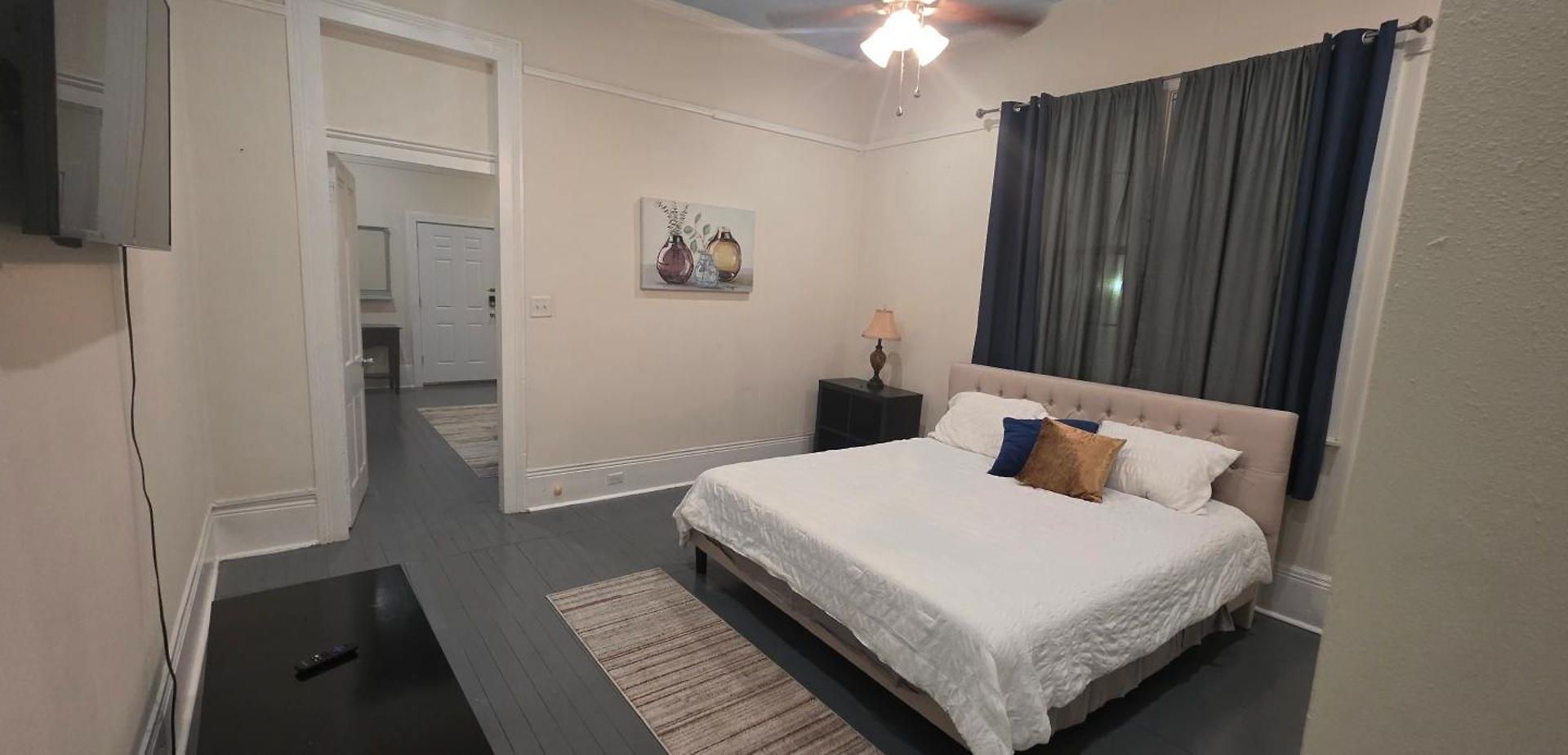 2br Penthouse On Claiborne