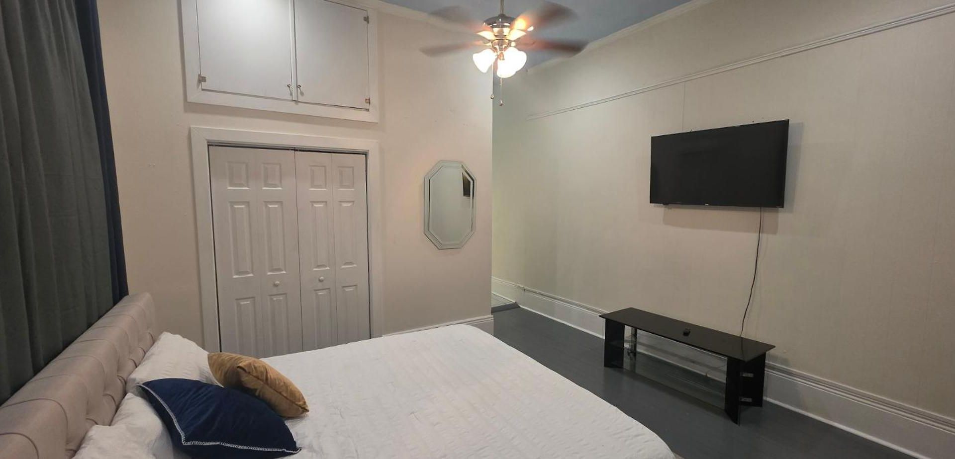 2br Penthouse On Claiborne