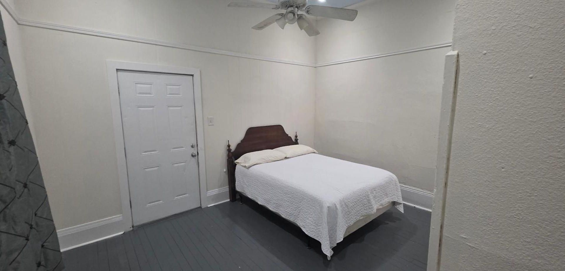 2br Penthouse On Claiborne Apartment *