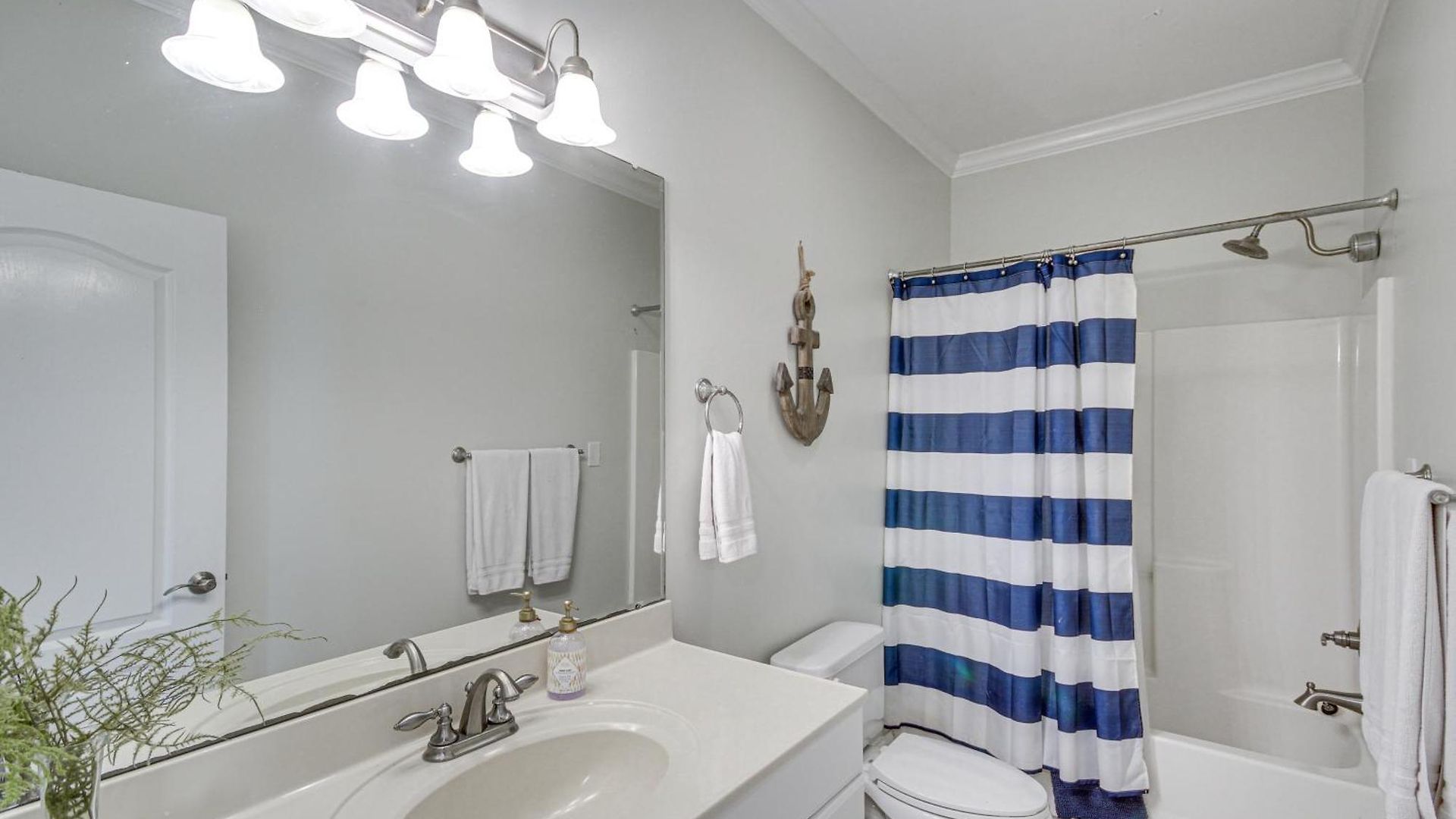 Private Dock & Pool: Luxe Nola Group Getaway! Holiday home