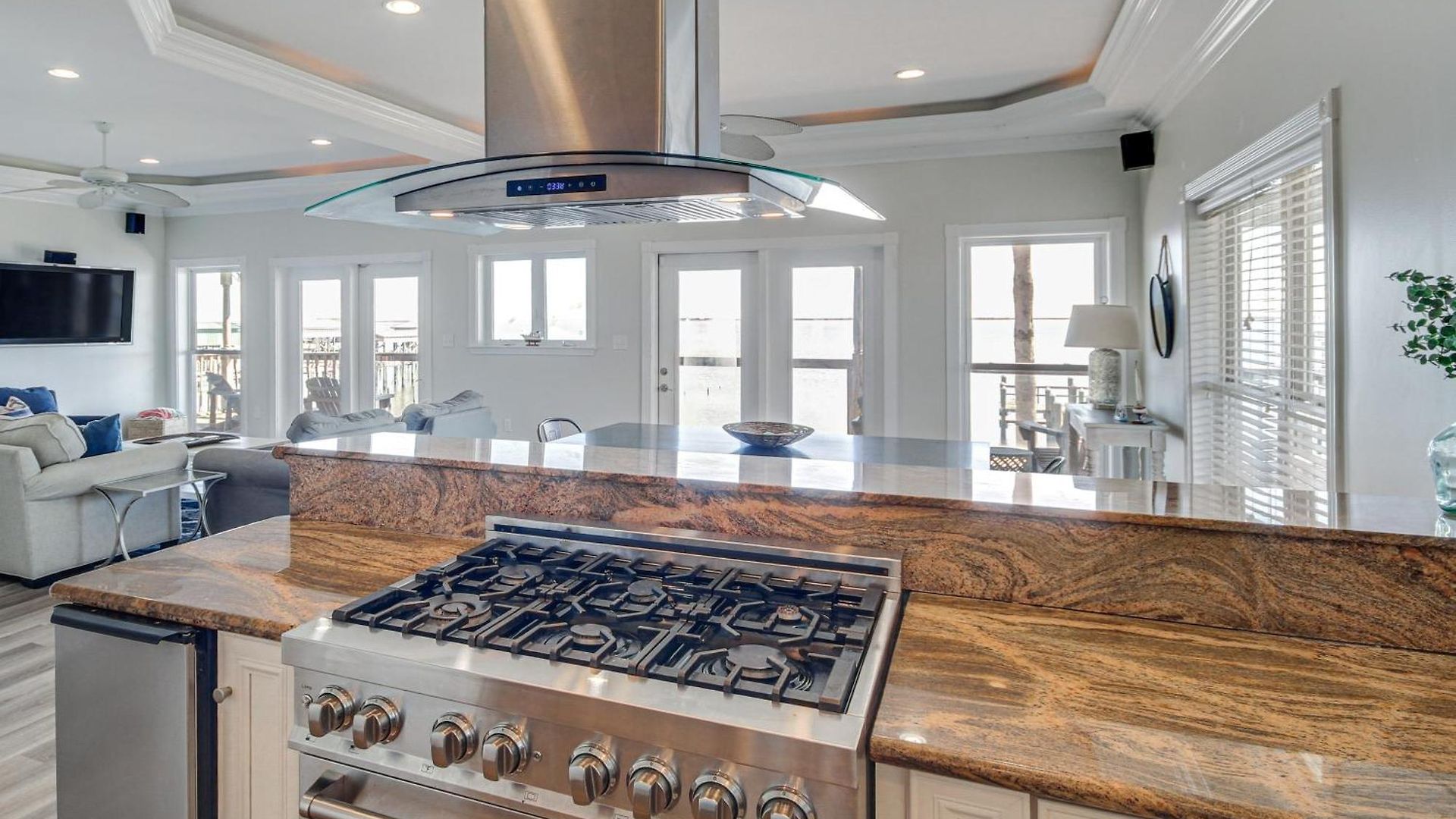 Private Dock & Pool: Luxe Nola Group Getaway! Holiday home
