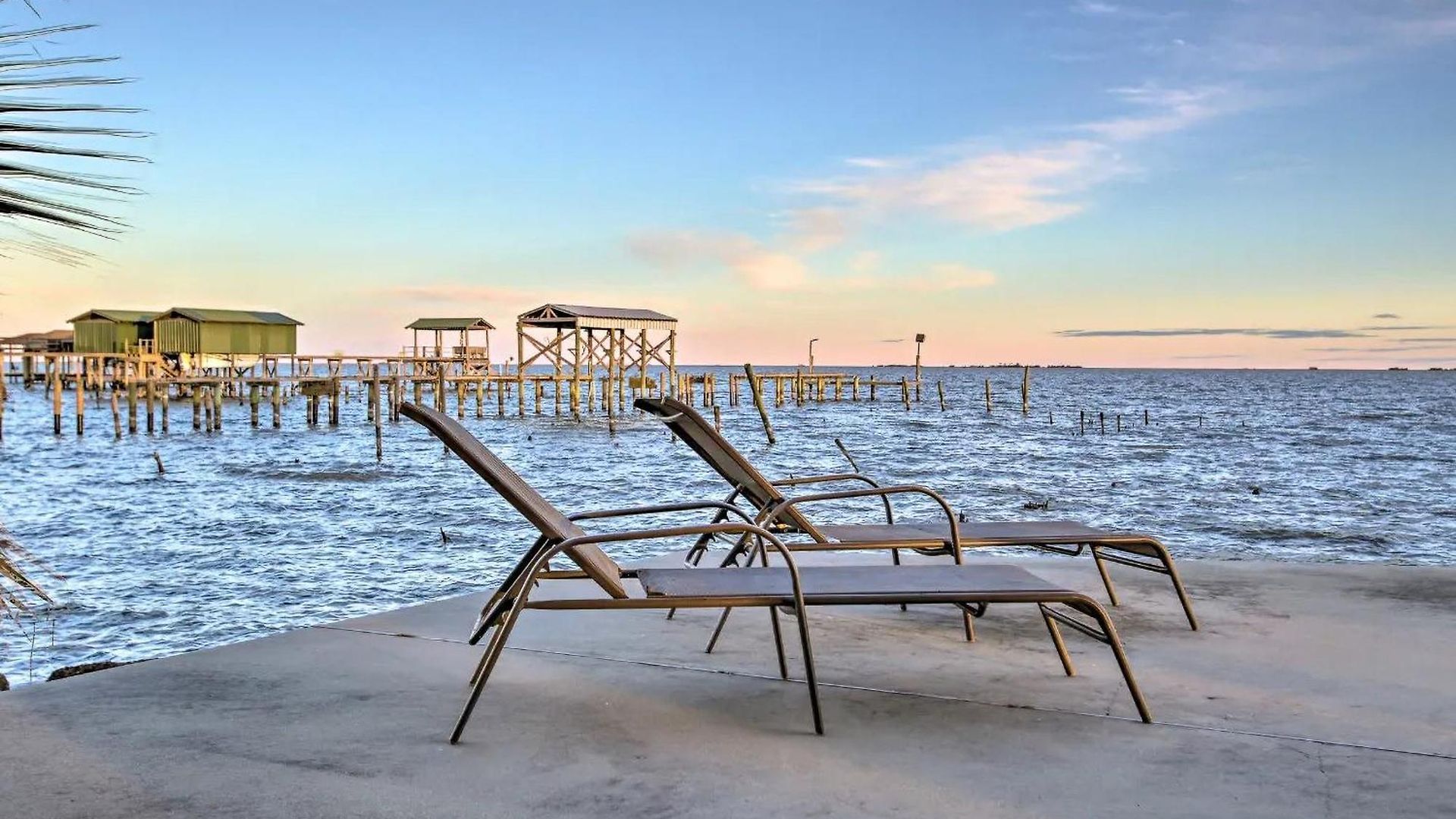 Private Dock & Pool: Luxe Nola Group Getaway! Holiday home