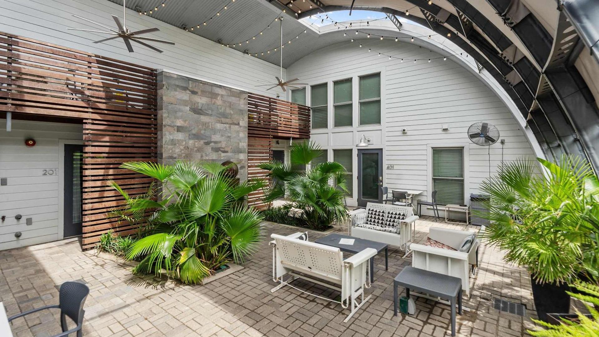 Moon 101 - Full Moon - 2br 2 5 Bath + Living New Orleans