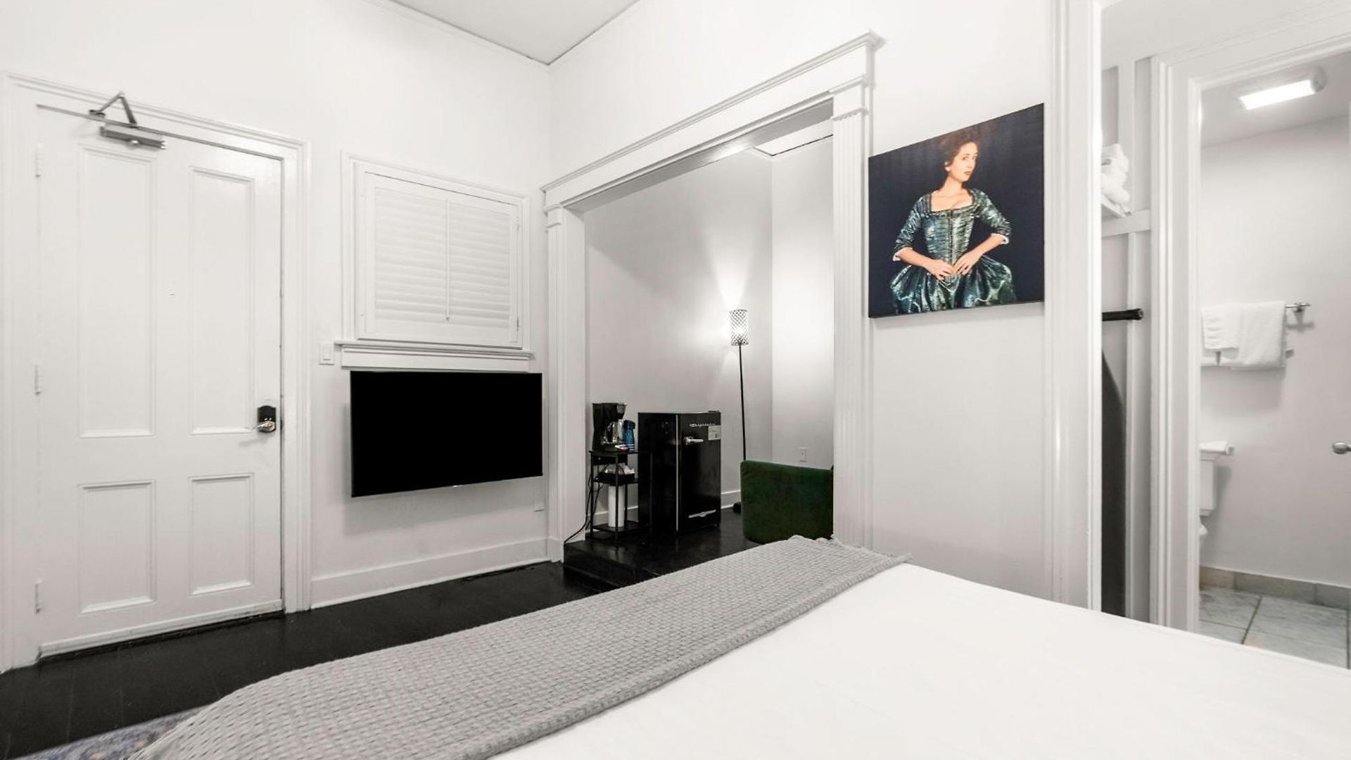 Roami At St. Helene Apartment