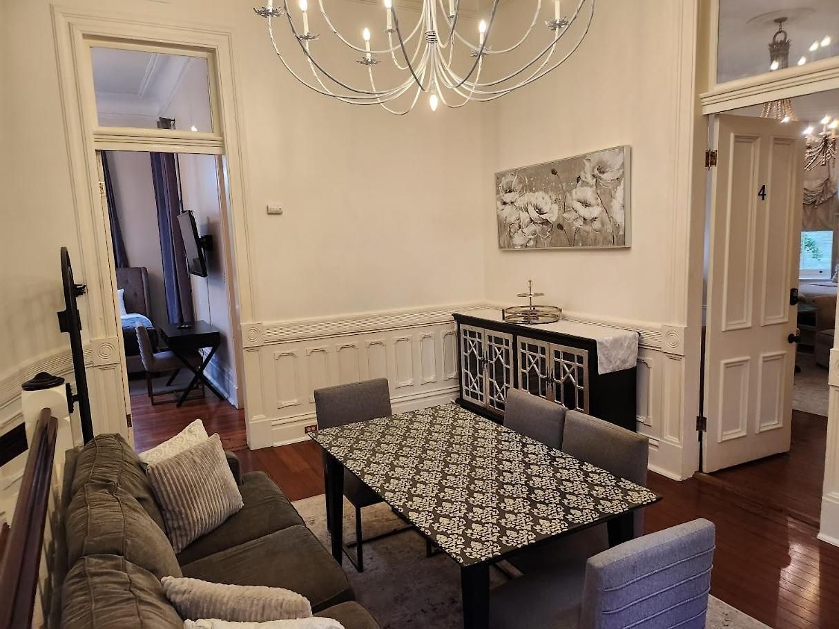 Apartment Walker Mansion On St Charles Ave - Unit 4 *