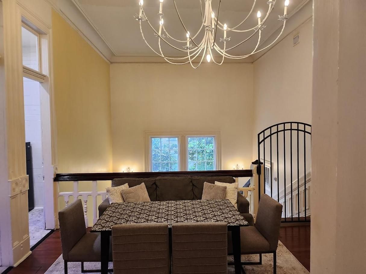 Apartment Walker Mansion On St Charles Ave - Unit 4
