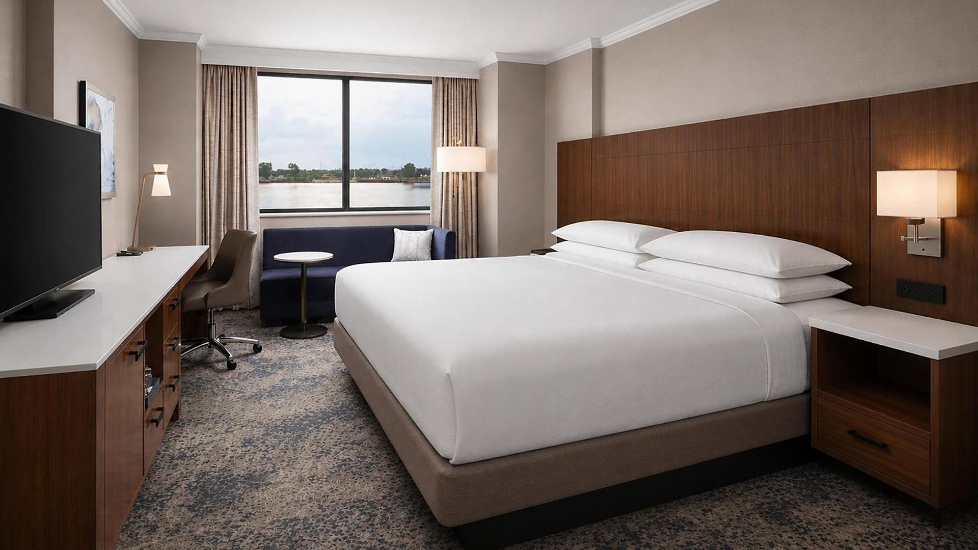 Hilton Riverside Hotel 4*