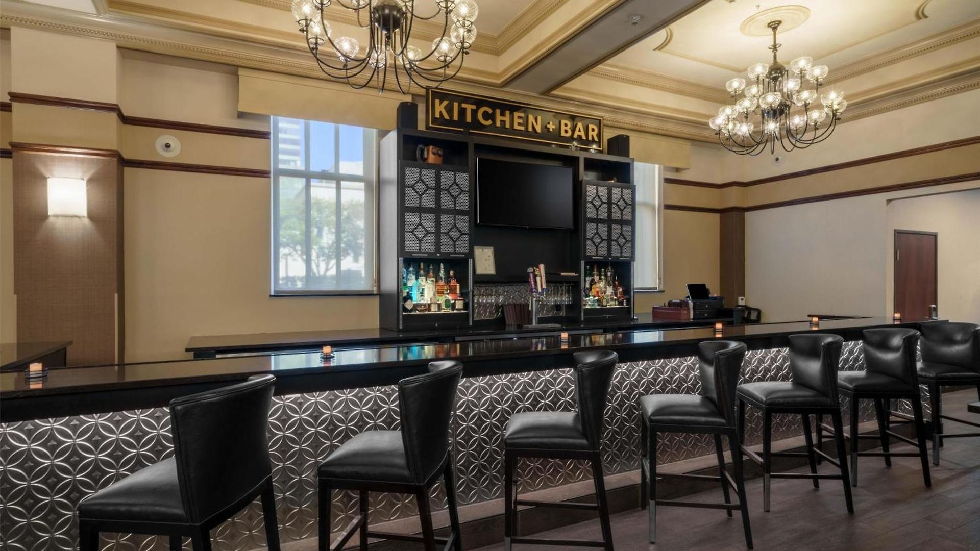 Drury Plaza Hotel 4*